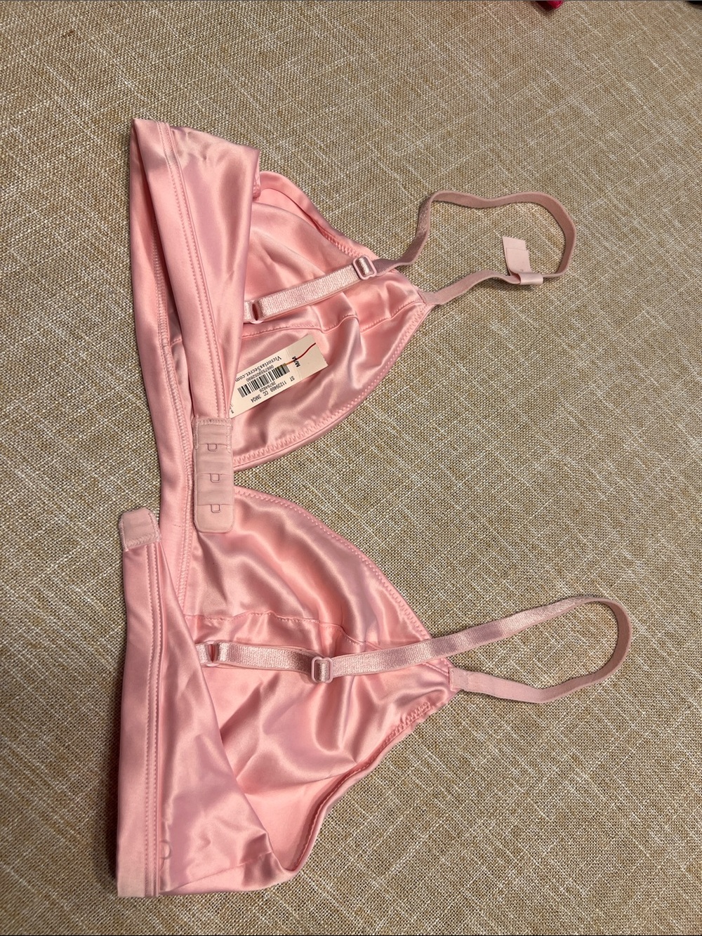 Victoria's Secret tease Bralettes - Picture 7 of 11